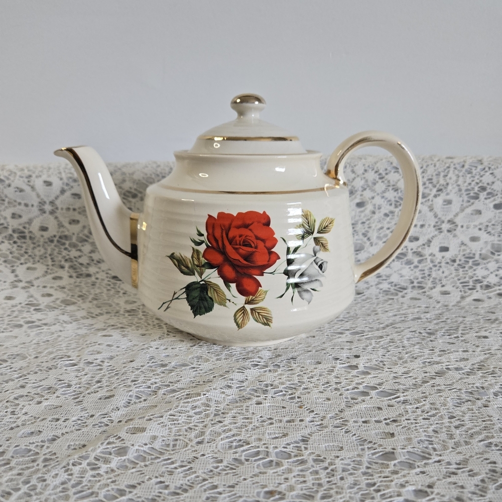 Sadler England Red Rose Bone China Teapot w/ Gold Trim – Vintage Cottagecore